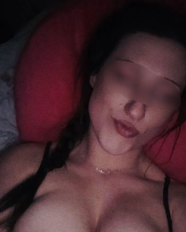 Cute american GF got her snaps leaked